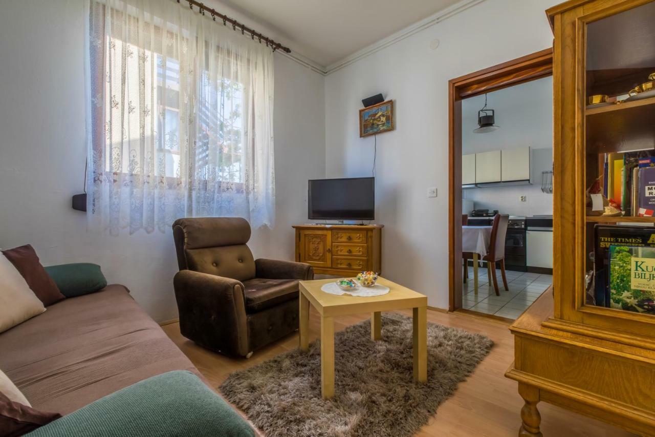 Apartman Laura Selce Exterior foto